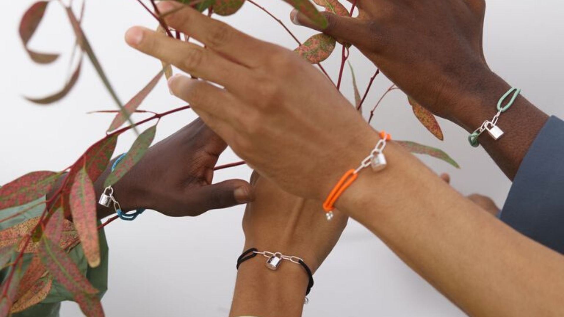 Louis Vuitton X Virgil Abloh Friendship Bracelet, Women's Fashion, Jewelry  & Organisers, Bracelets on Carousell