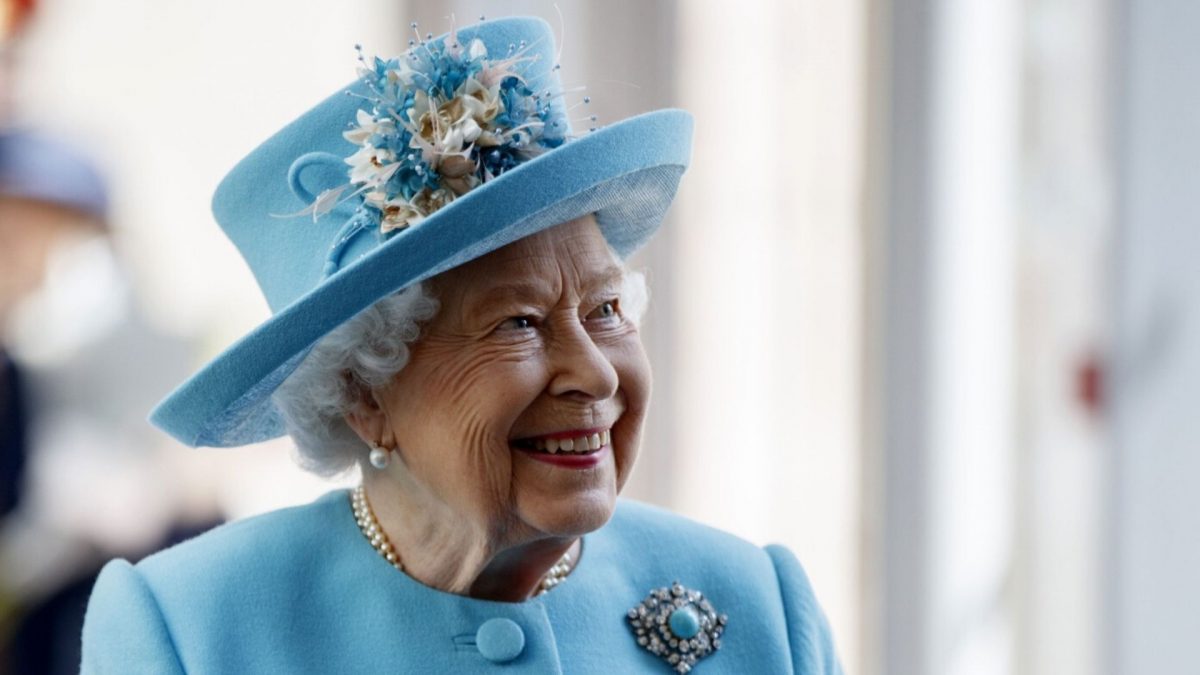 Queen Elizabeth Has Royal Staff To Wear In Her Shoes | Harper's Bazaar ...