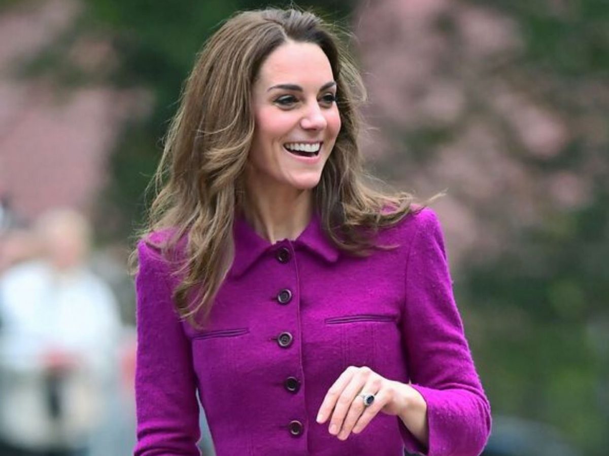 Kate Middleton Just Took The Train Wearing Oscar De La Renta | Harper's ...