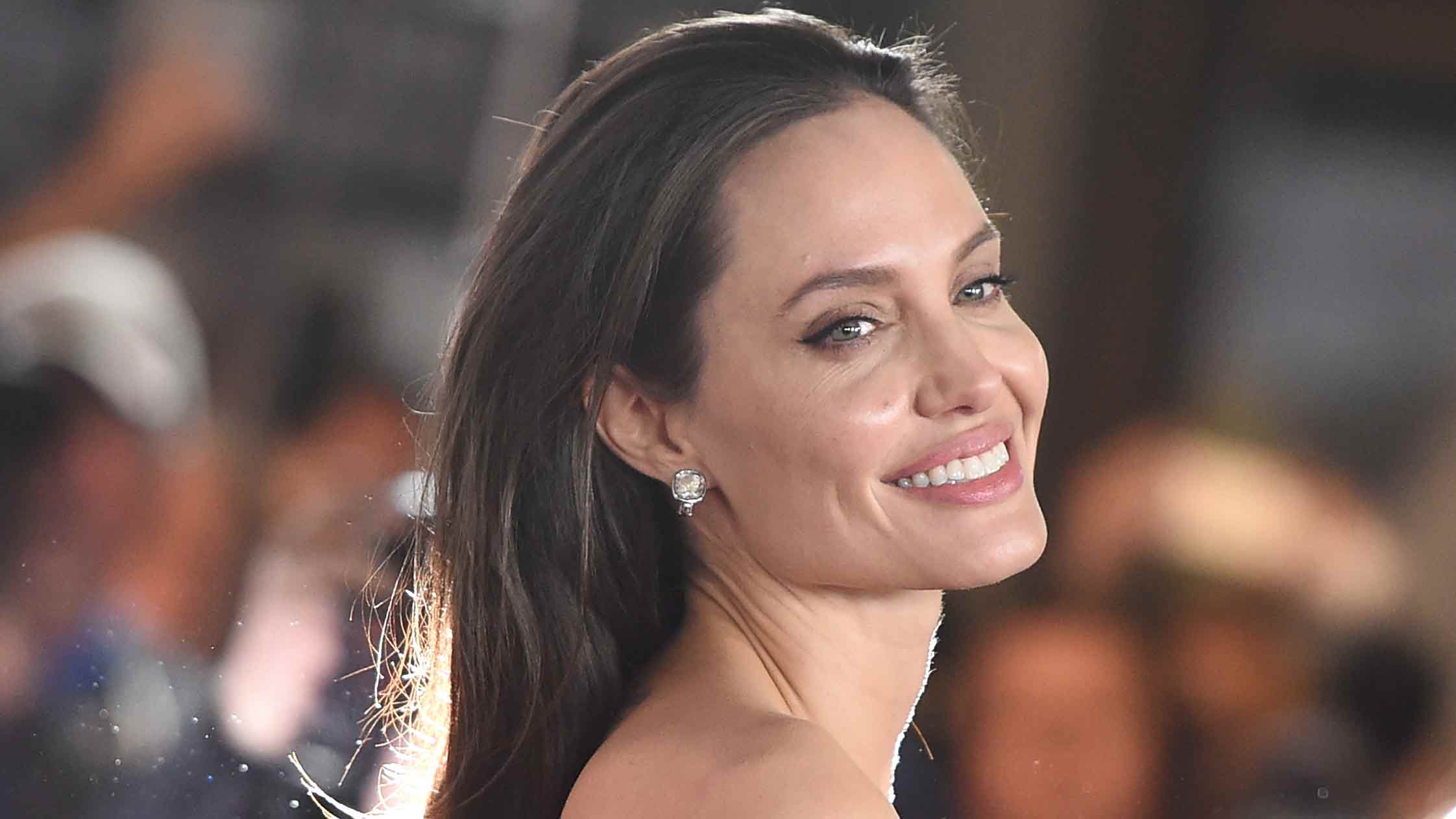 Angelina Jolie: Remember when a thigh-high slit dress kickstarted