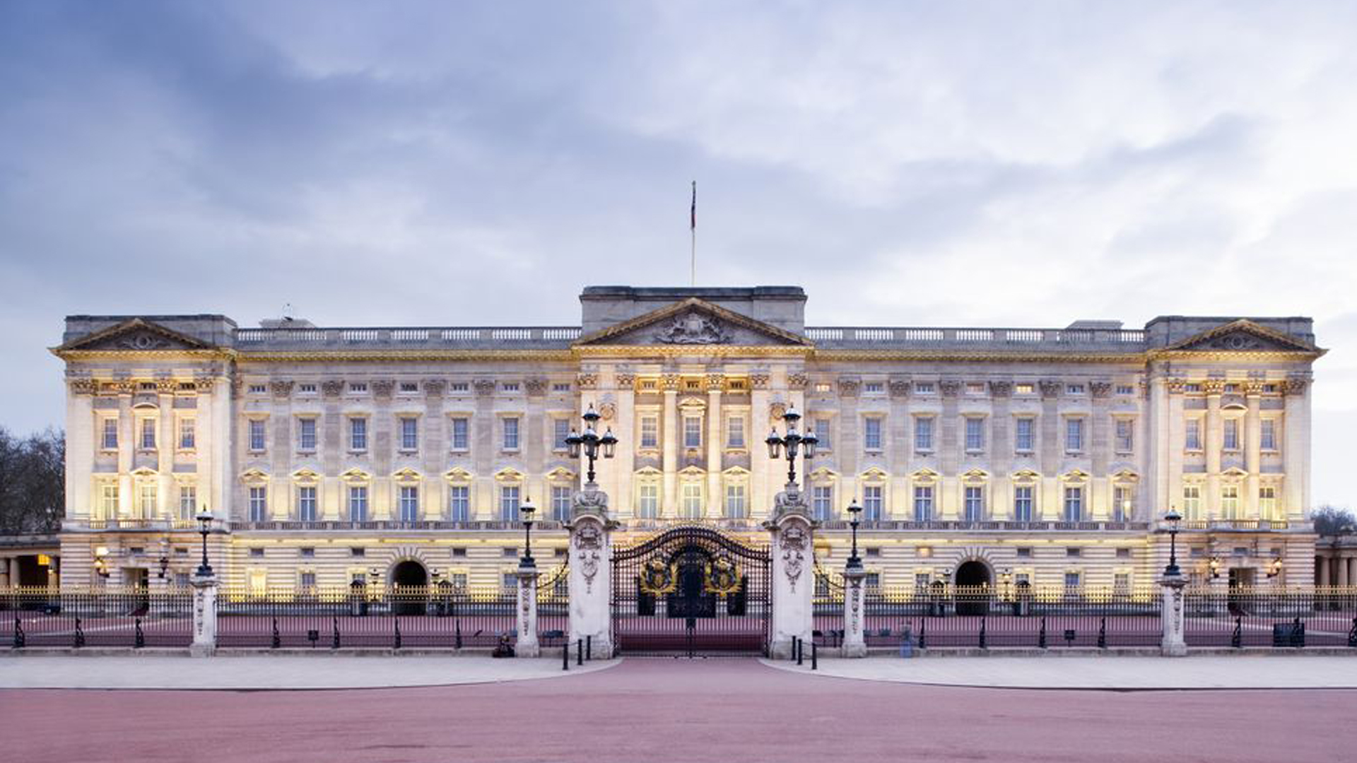 Where Does The Royal Family Live See All The Palaces And Estates The 