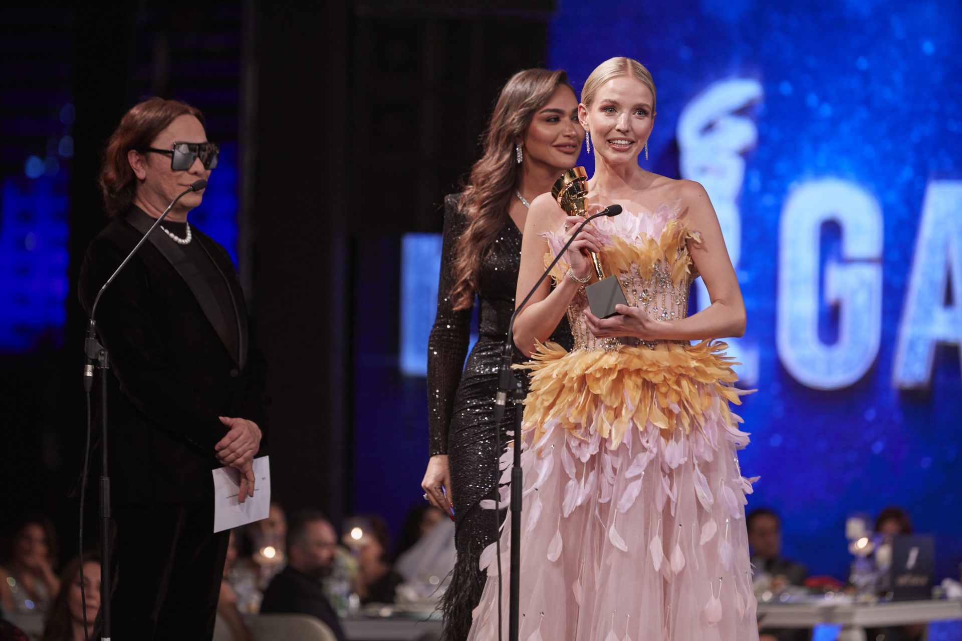 so grateful to have received the Global Brand Ambassador Award at the  @theemigala last night ❤️🏆 - Dress @carolinaherrera Hair…