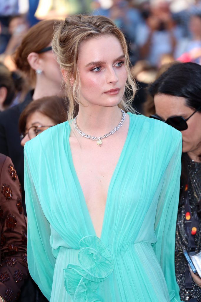 Leonie Hanne attends the Louis Vuitton Womenswear Spring/Summer 2023  News Photo - Getty Images