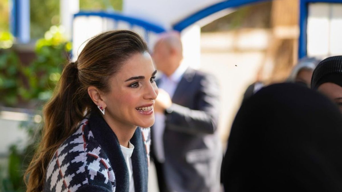 Queen Rania Of Jordan Pays A Visit To Al Nashmiyat Charitable Society ...