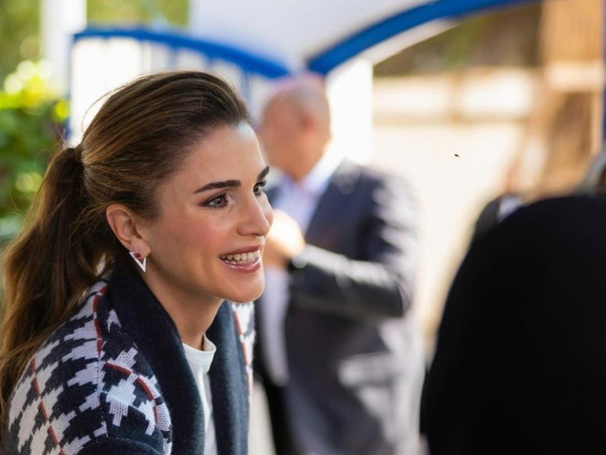 Queen Rania Of Jordan Pays A Visit To Al Nashmiyat Charitable Society ...