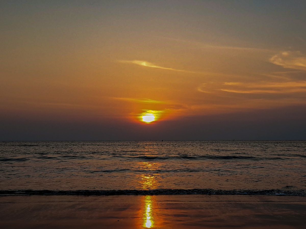 night-swimming-in-dubai-is-it-safe-3-beaches-open-at-night