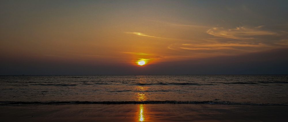 night-swimming-in-dubai-is-it-safe-3-beaches-open-at-night