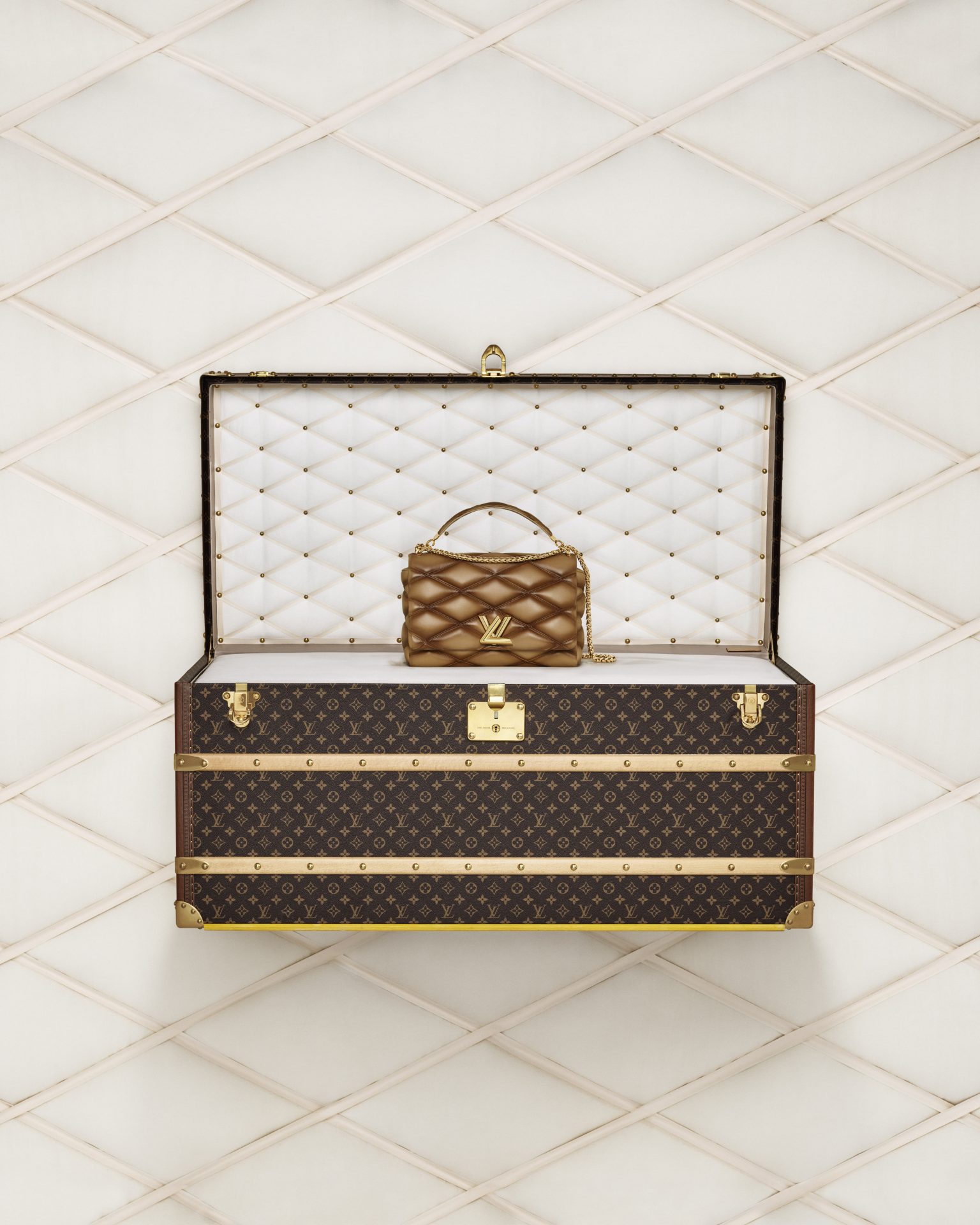 LOUIS VUITTON - Heritage CELEBRATING MONOGRAM CAMPAIGN