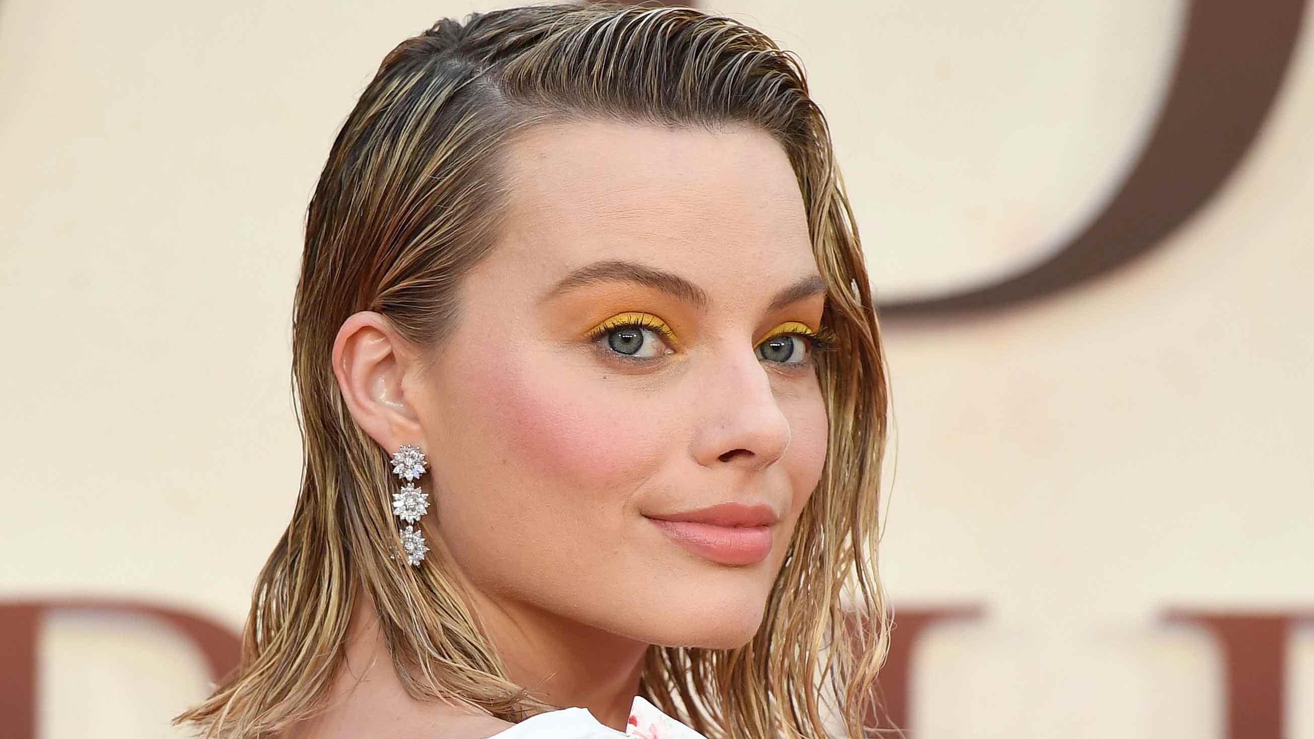 6 Red Carpet Hair Tricks Used By The A List According To Reese