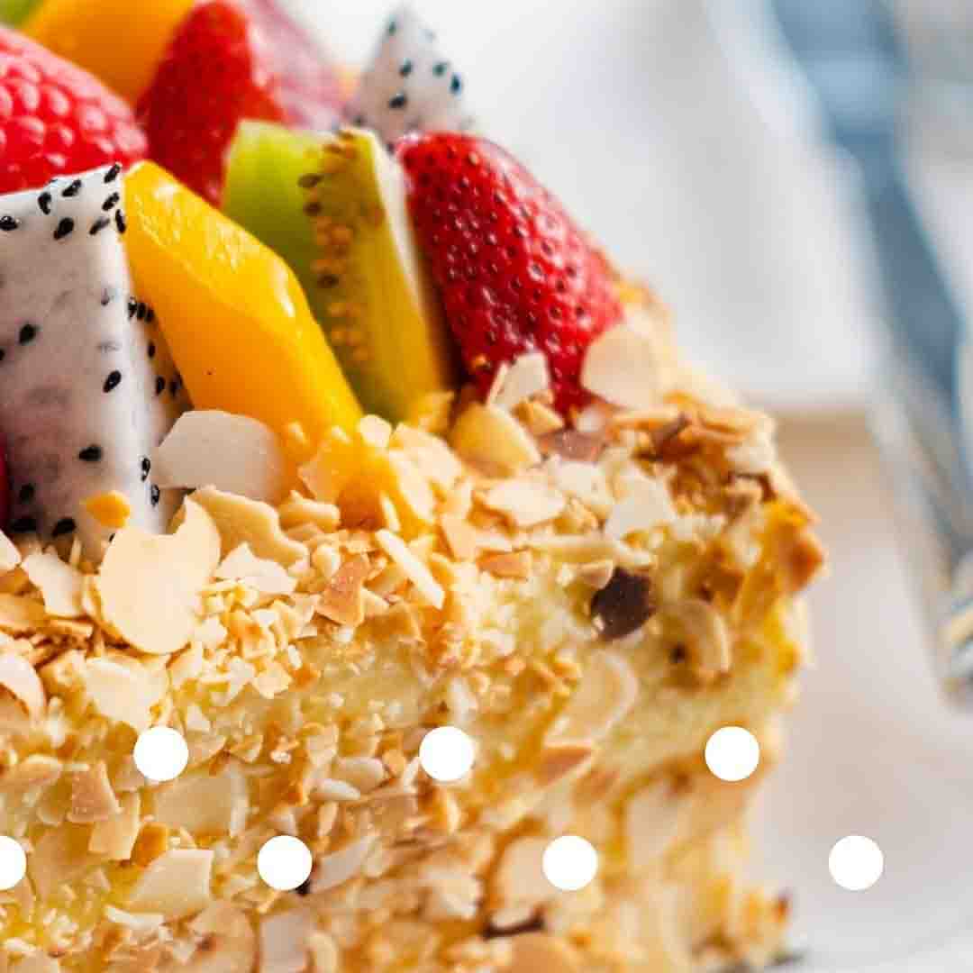 Chiceats This Could Possibly Be The Most Delicious And Beautiful Fruit Cake You Ve Ever Tasted Harper S Bazaar Arabia