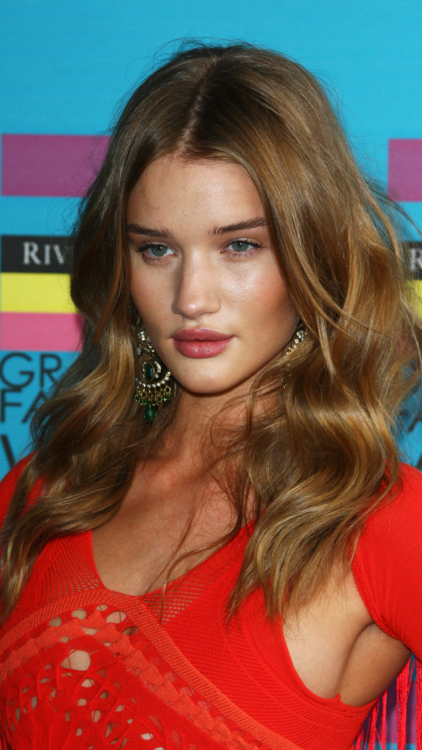 13 Super Cute Rosie Huntington-Whiteley Throwback Photos